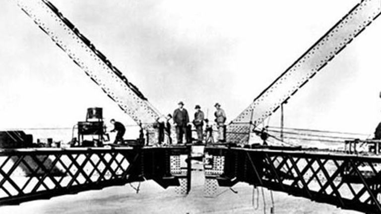 black and white image of the early construction of the harbour bridge