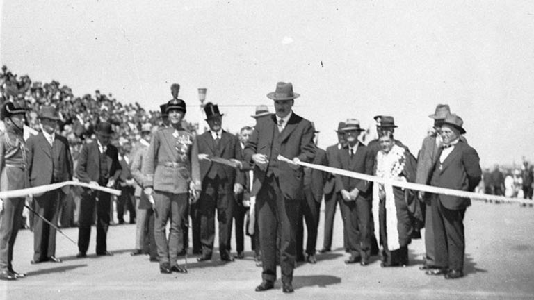 black and white photo of the premier of NSW cutting the ribbon on the opening day of the sydney harbour bridge